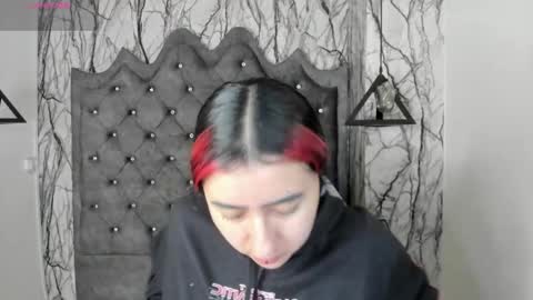 Snapshot of larissa01_ chatting on February 25, 2025, 2:58 am Lari online show from February 25, 2025, 2:58 am