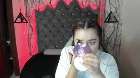 Snapshot of larissa01_ chatting on February 28, 2025, 2:42 am Lari online show from February 28, 2025, 2:42 am