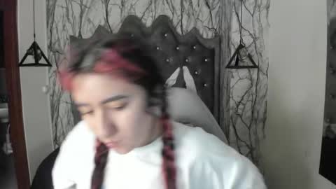 Snapshot of larissa01_ chatting on March 1, 2025, 2:48 am Lari online show from March 1, 2025, 2:48 am