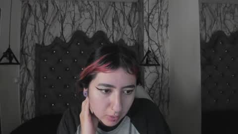 Snapshot of larissa01_ chatting on March 6, 2025, 3:13 am Lari online show from March 6, 2025, 3:13 am