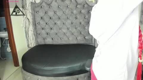 Snapshot of larissa01_ chatting on March 9, 2025, 2:50 am Lari online show from March 9, 2025, 2:50 am