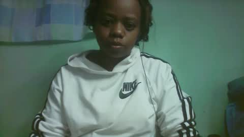 larissa645771 online show from November 7, 2025, 5:57 pm