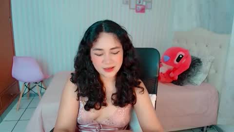 Snapshot of larissalove_doll chatting on September 16, 2025, 12:00 am Larissas online show from September 16, 2025, 12:00 am