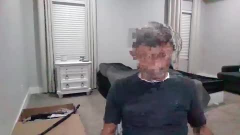 larry77733217 online show from April 7, 2026, 1:17 am