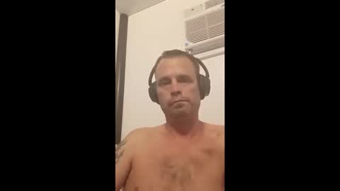 larrybarry794491163 online show from May 13, 2026, 9:39 am