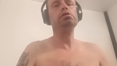larrybarry794491163 online show from May 14, 2026, 6:53 am