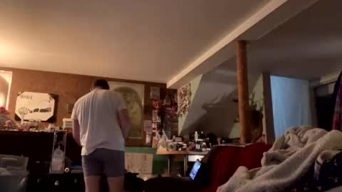 larrythelover23 online show from January 6, 2026, 8:18 am