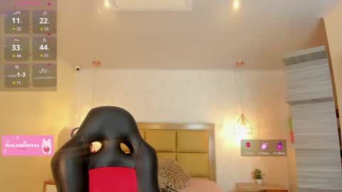 Snapshot of larsonmia chatting on July 13, 2026, 11:46 am MIA online show from July 13, 2026, 11:46 am