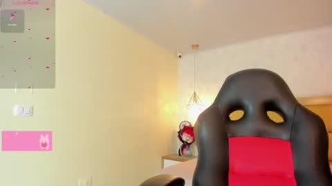 Snapshot of larsonmia chatting on July 21, 2026, 12:29 pm MIA online show from July 21, 2026, 12:29 pm