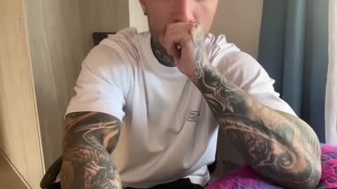 Snapshot of larsskeet chatting on July 7, 2026, 6:01 pm larsskeet online show from July 7, 2026, 6:01 pm