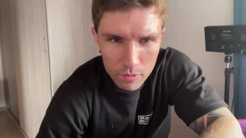 Snapshot of larsskeet chatting on July 15, 2026, 5:51 pm larsskeet online show from July 15, 2026, 5:51 pm