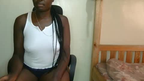 Snapshot of larvy12 chatting on December 14, 2025, 12:32 pm larvy12 online show from December 14, 2025, 12:32 pm