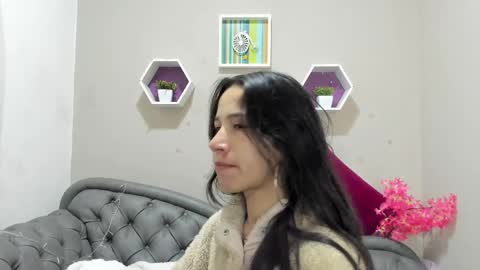 Tania  online show from May 11, 2026, 12:33 pm