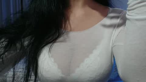 Snapshot of lasolitaauri chatting on April 8, 2026, 11:37 pm Auri online show from April 8, 2026, 11:37 pm