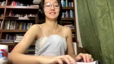 Snapshot of lasonyaarango chatting on December 16, 2025, 4:23 pm Aiko online show from December 16, 2025, 4:23 pm