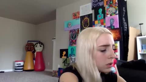 Roxy blue online show from February 22, 2026, 10:41 pm