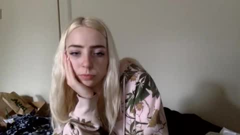 Roxy blue online show from March 3, 2026, 8:26 pm