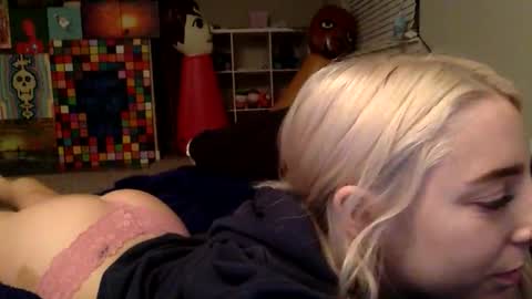 Roxy blue online show from March 8, 2026, 3:10 am