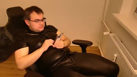Snapshot of latexboy893 chatting on February 27, 2026, 9:04 pm latexboy893 online show from February 27, 2026, 9:04 pm