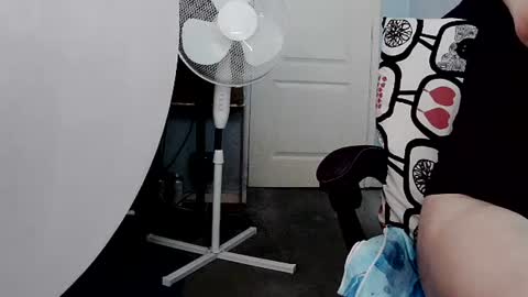 Snapshot of latexchris77 chatting on June 17, 2026, 8:28 am latexchris77 online show from June 17, 2026, 8:28 am