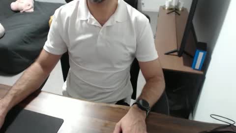 latexdave84 online show from December 4, 2025, 10:35 am