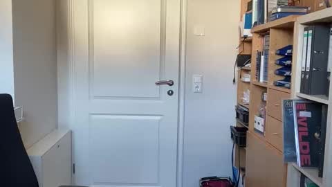 latexdoreen online show from November 16, 2025, 9:15 am