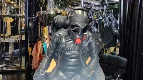 Snapshot of latexlover202 chatting on November 26, 2025, 9:27 pm latexlover202 online show from November 26, 2025, 9:27 pm