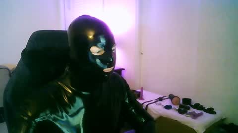 Snapshot of latexminheadroom chatting on January 2, 2025, 2:00 am latexminheadroom online show from January 2, 2025, 2:00 am