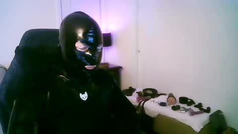 Snapshot of latexminheadroom chatting on March 10, 2025, 4:17 am latexminheadroom online show from March 10, 2025, 4:17 am