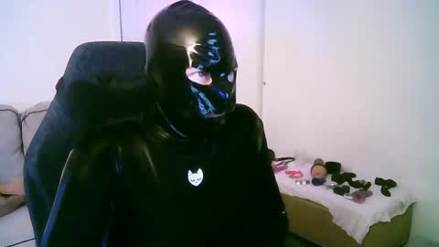 latexminheadroom online show from May 15, 2026, 11:01 pm