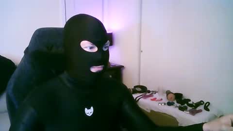 latexminheadroom online show from July 2, 2026, 5:35 am