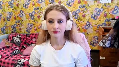 Snapshot of laticiacalicutt chatting on October 18, 2025, 7:53 am Amelia online show from October 18, 2025, 7:53 am