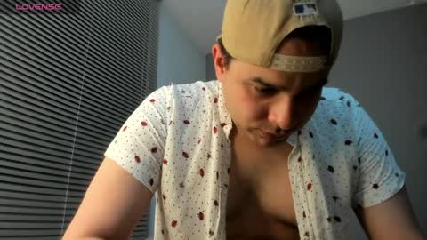 Snapshot of latin_boy_surprise chatting on May 5, 2026, 12:51 am Yisus online show from May 5, 2026, 12:51 am