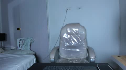 Snapshot of latin_couple20y chatting on February 17, 2025, 1:04 am Johana y Santiago online show from February 17, 2025, 1:04 am