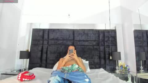 Snapshot of latin_couple20y chatting on May 9, 2026, 5:23 am Johana y Santiago online show from May 9, 2026, 5:23 am