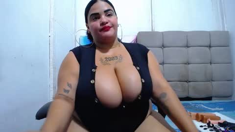 Snapshot of latina_bigboos12 chatting on September 26, 2025, 4:27 am latina_bigboos12 online show from September 26, 2025, 4:27 am