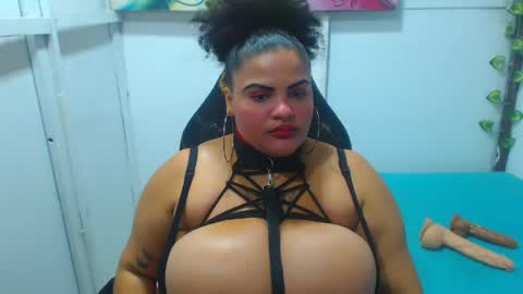 Snapshot of latina_bigboos12 chatting on May 22, 2026, 4:30 am latina_bigboos12 online show from May 22, 2026, 4:30 am