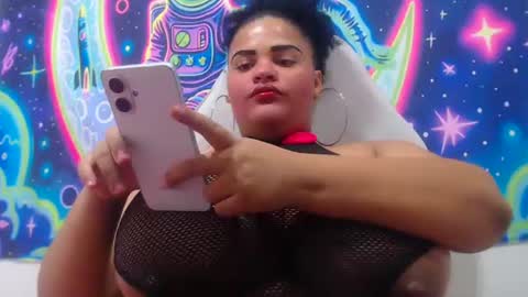 Snapshot of latina_bigboos12 chatting on July 19, 2026, 12:25 am latina_bigboos12 online show from July 19, 2026, 12:25 am