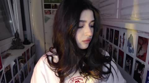 miiiiiiaaaa online show from January 7, 2025, 3:46 am