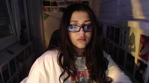 miiiiiiaaaa online show from January 19, 2025, 4:46 pm