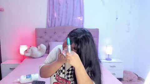 Snapshot of latinabombsheell chatting on November 23, 2025, 5:46 pm Martina online show from November 23, 2025, 5:46 pm