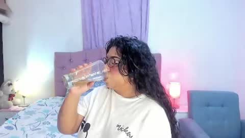 Snapshot of latinabombsheell chatting on June 21, 2026, 4:37 am Martina online show from June 21, 2026, 4:37 am