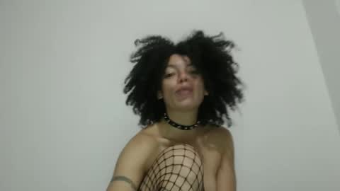Latinacoka online show from October 16, 2025, 1:50 am