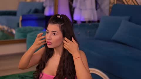 Latina online show from March 9, 2025, 6:32 pm