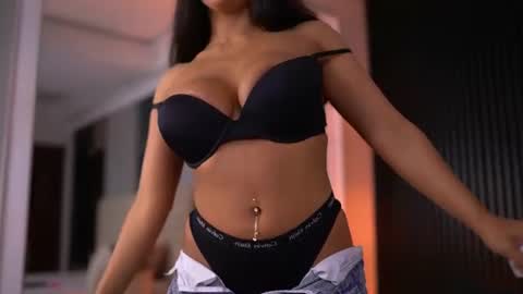 Snapshot of latinaloco chatting on July 8, 2026, 6:12 pm Latina online show from July 8, 2026, 6:12 pm