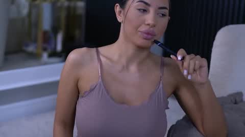 Snapshot of latinaloco chatting on August 5, 2026, 8:00 pm Latina online show from August 5, 2026, 8:00 pm