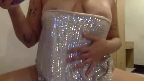 Latina Oil Princess online show from December 16, 2025, 11:37 am