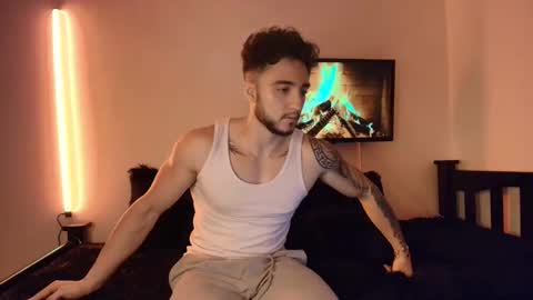 Snapshot of latinboyvip_ chatting on April 21, 2026, 2:23 pm LatinBoyVIP Colombian online show from April 21, 2026, 2:23 pm