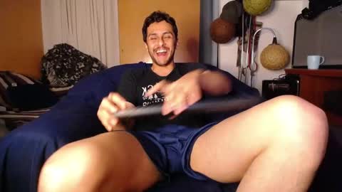 Snapshot of latincurious0 chatting on November 21, 2025, 3:05 am Juanito online show from November 21, 2025, 3:05 am