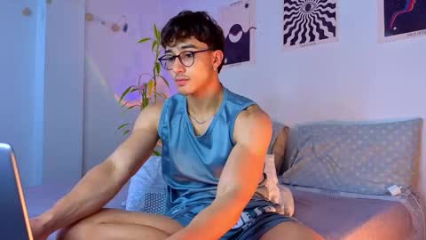 Snapshot of latinguyxl chatting on September 11, 2025, 9:59 pm Logan online show from September 11, 2025, 9:59 pm